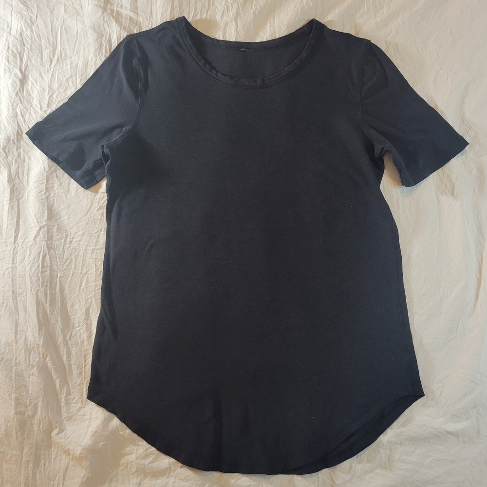 Lululemon Black Short Sleeve T-Shirt -Size 4